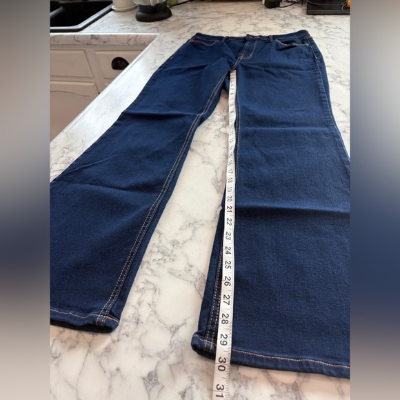 NWOT Old Navy High Waisted Wow Flare Jeans - Size 10, Dark Wash - Picture 14 of 14